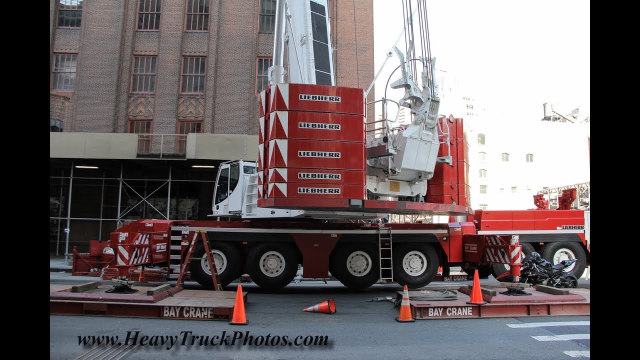 Bay Crane Liebherr LTM1350 working