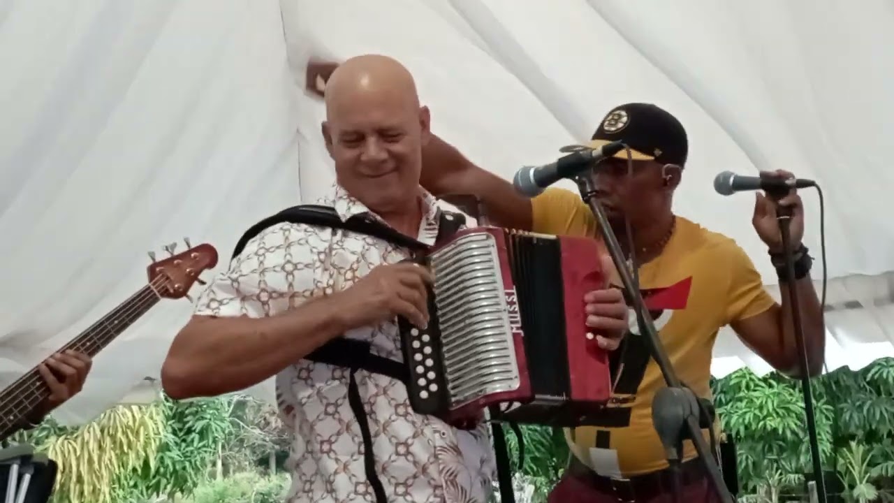 Merengue típico Facundo Peña el  Invasor En Vivo