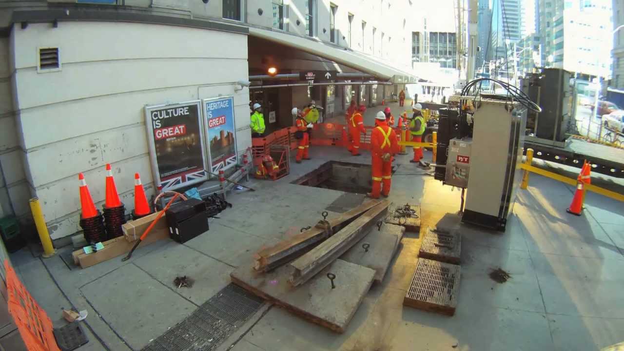 Toronto Hydro replaces transformer at Union Station