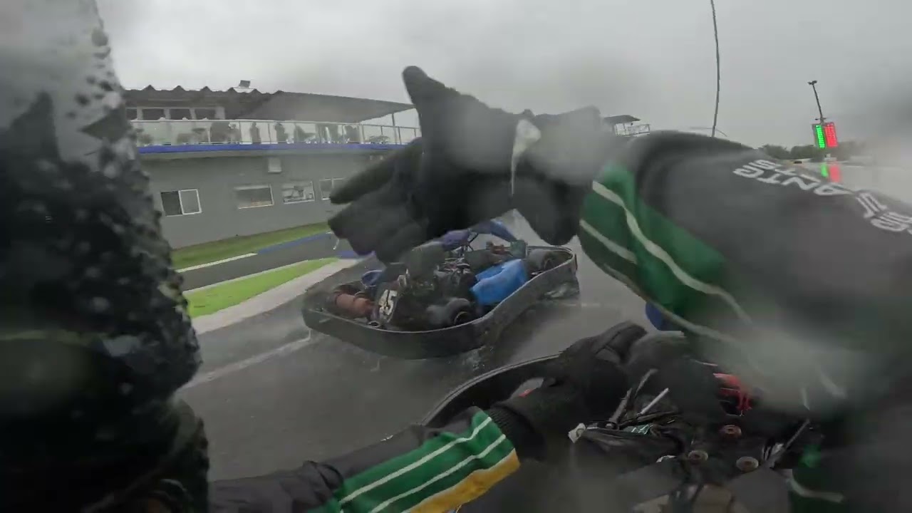 CAMPEONATO Z19 PRATA LARGANDO EM P1 COM FORTE CHUVAS