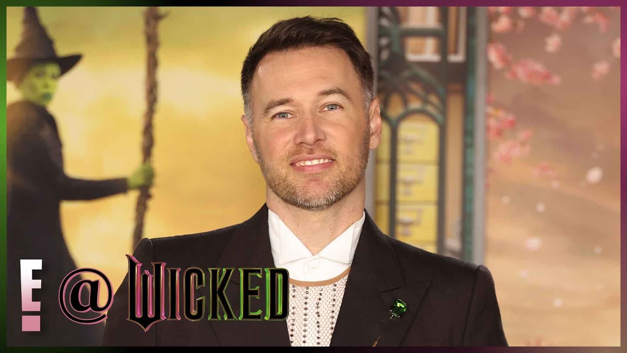 ‘Wicked’ Choreographer Christopher Scott APPLAUDS Ariana Grande’s Comedic Timing as Glinda | E! News