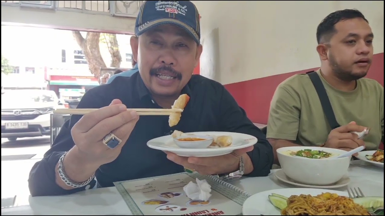 Makan2Pas3: Kedai Kopi LAKU Jl. Sisingamahaaraja Pekanbaru