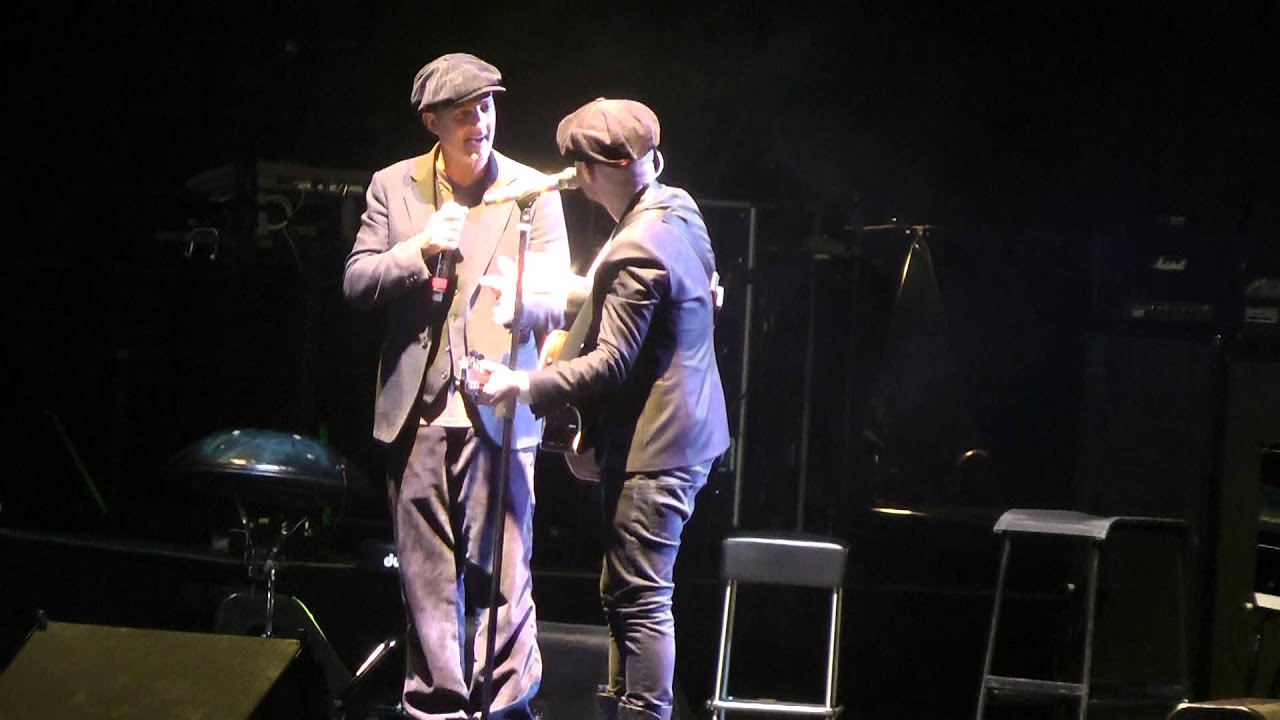 NEGRAMARO E FIORELLO  PALALOTTOMATICA ROMA 1/12/13 HD GRUPPO FB:NEGRAMARO AFFOSSATI NELLE FOTO