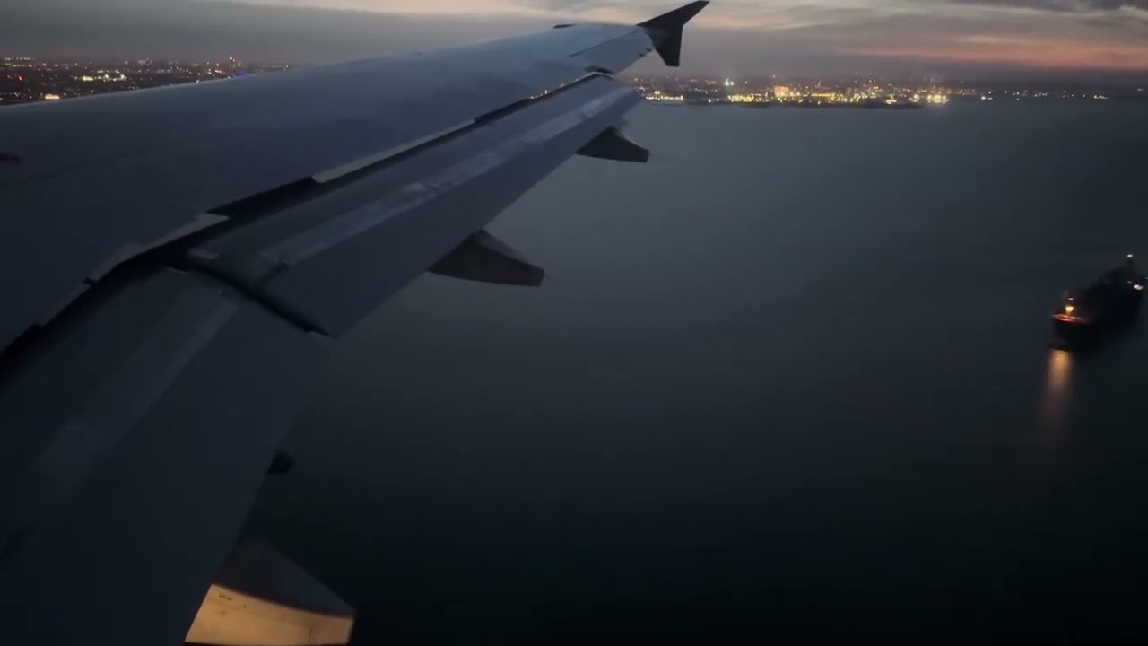 Beautiful night time / evening approach, landing and taxi into EKCH / CPH.