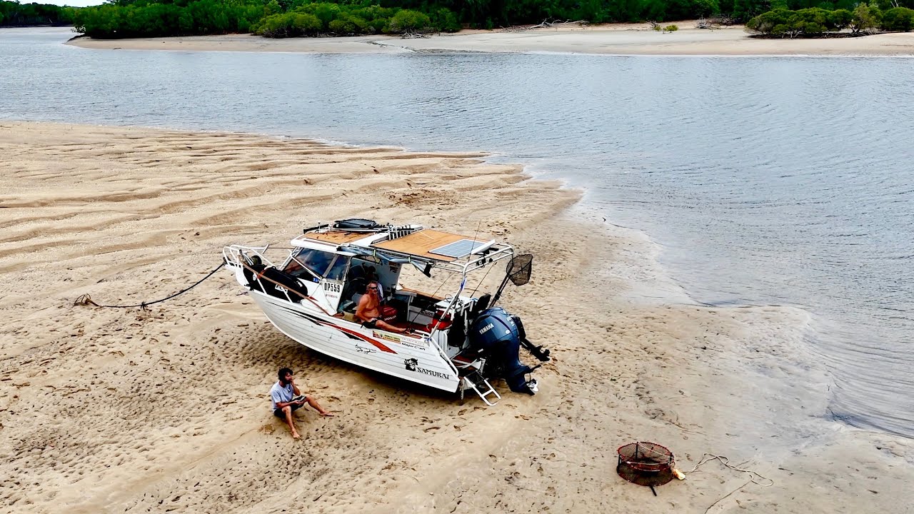 #15 LIVING ON A BOAT FOR 100 DAYS - Traveling Australia By Boat