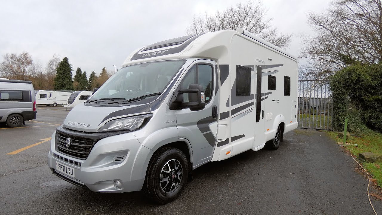 Б/У SWIFT ESCAPE HI STYLE 694 2021 ГОДА С АВТОМАТИЧЕСКОЙ КОРОБКОЙ