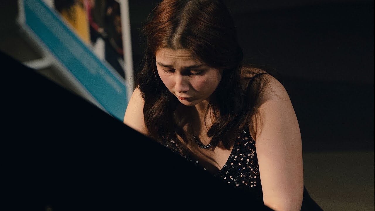 Unsuk Chin: 12 Piano Etudes, 5. Toccata – Alina Stark