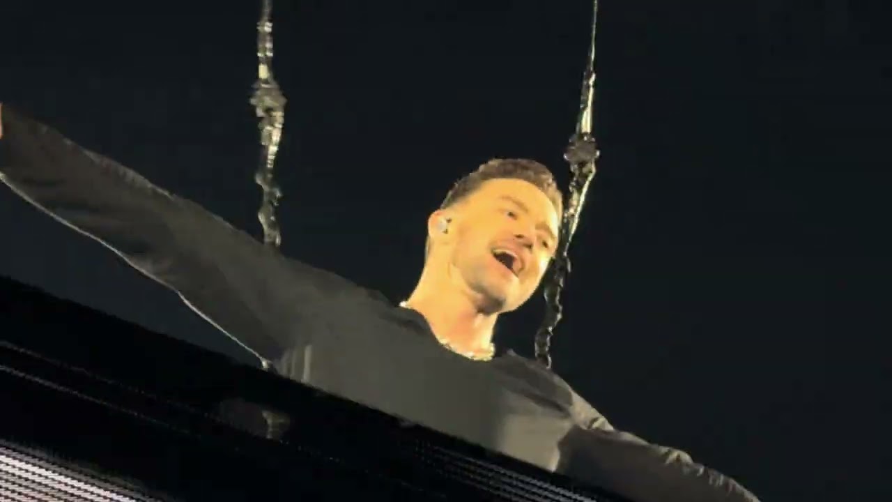 Justin Timberlake performs Mirrors on The Forget Tomorrow Tour in Vancouver on 4/29/24.