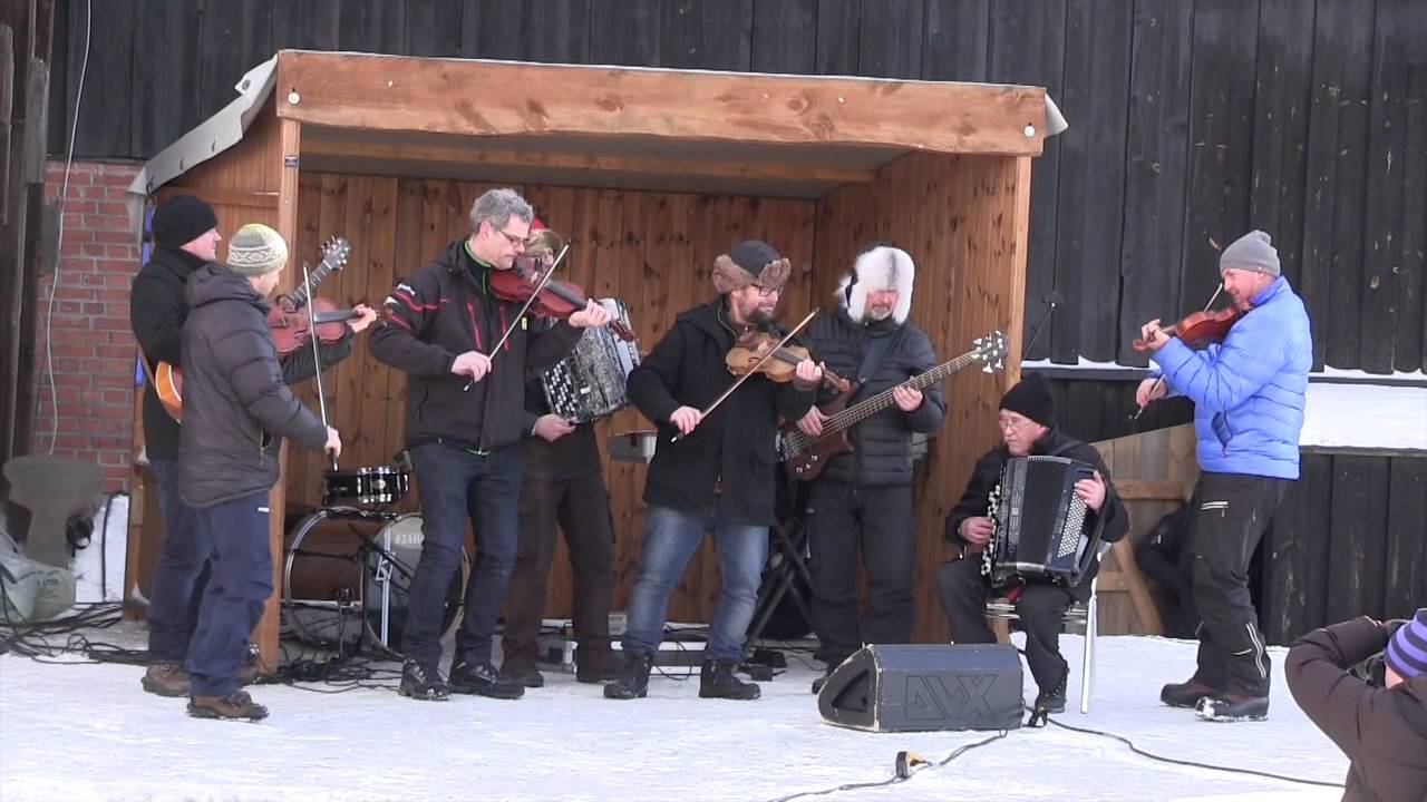 Småviltlaget på åpningsermoni for Rørosmartnan 2015