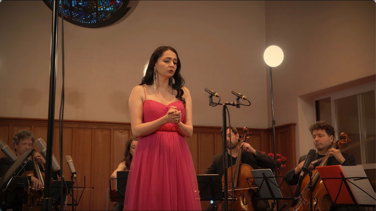 Ilona Revolskaya sings 