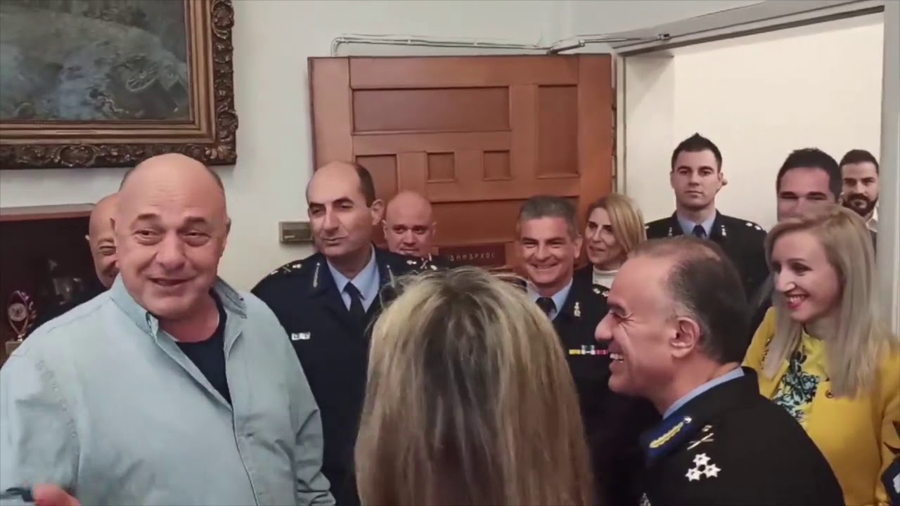 Κράξιμο Μπέου στον Νίκο Χαρδαλιά