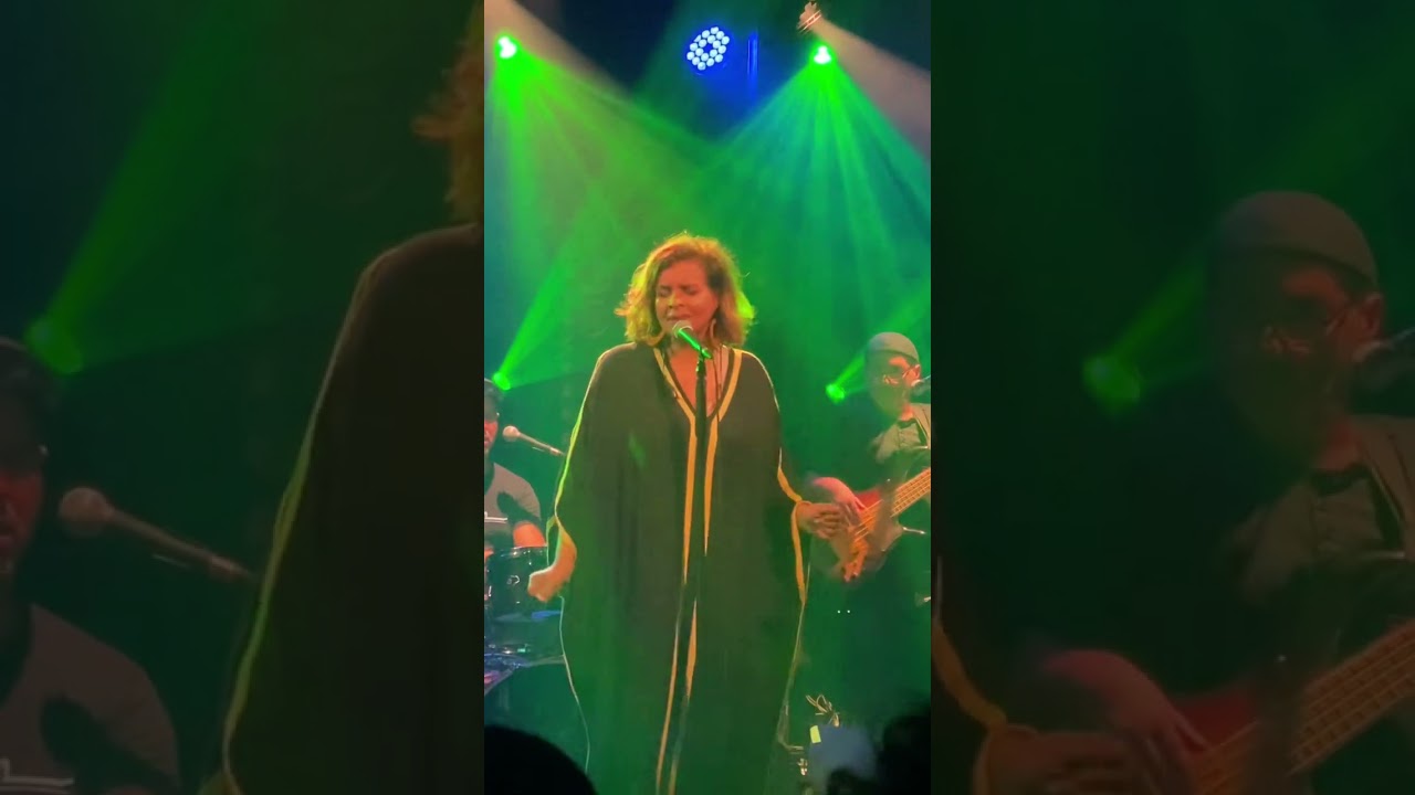 Amina Annabi - Dis-moi pourquoi (live) Café la Pêche, Montreuil (FR)