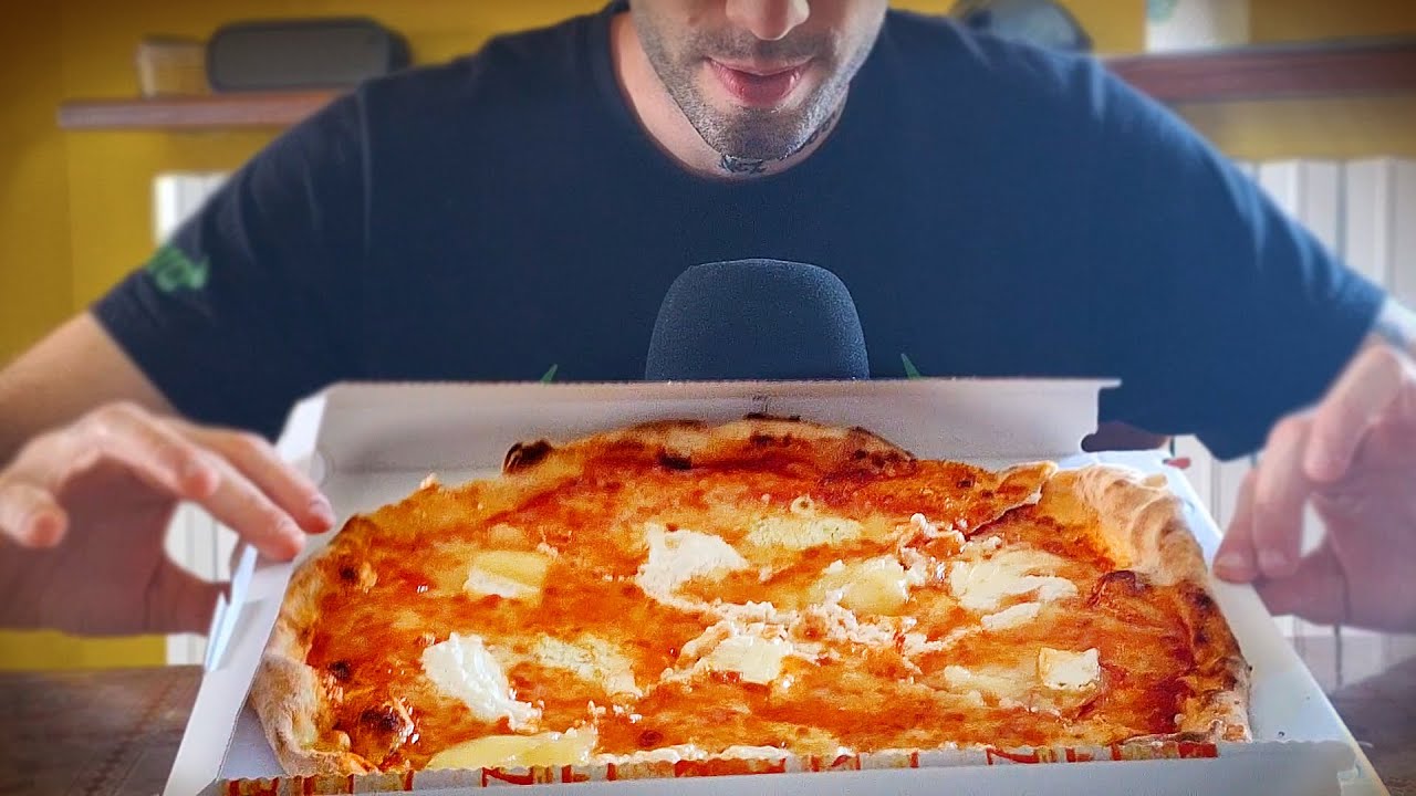 ASMR Eating ITA - Pizza ai quattro formaggi + degustazione del mercato #79