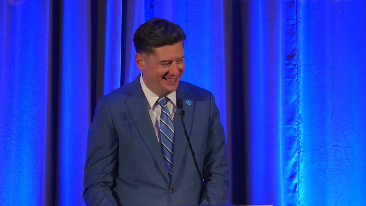 Mayor David Holt Receives the Antonio Villaraigosa Leadership Award