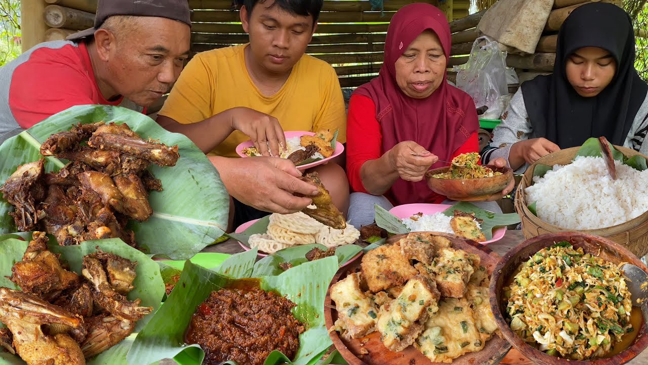 Bebek Sambal Hitam, Tahu Dan Tempe Mendoan Sama Karedok Pete Mantap!!