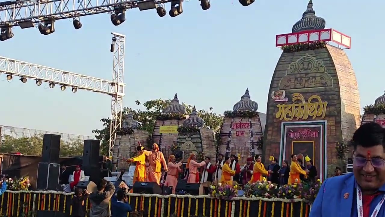 नोएडा महाकौथिग 2025 के छठवें दिन लोक गायक श्री नरेंद्र सिंह नेगी जी,
