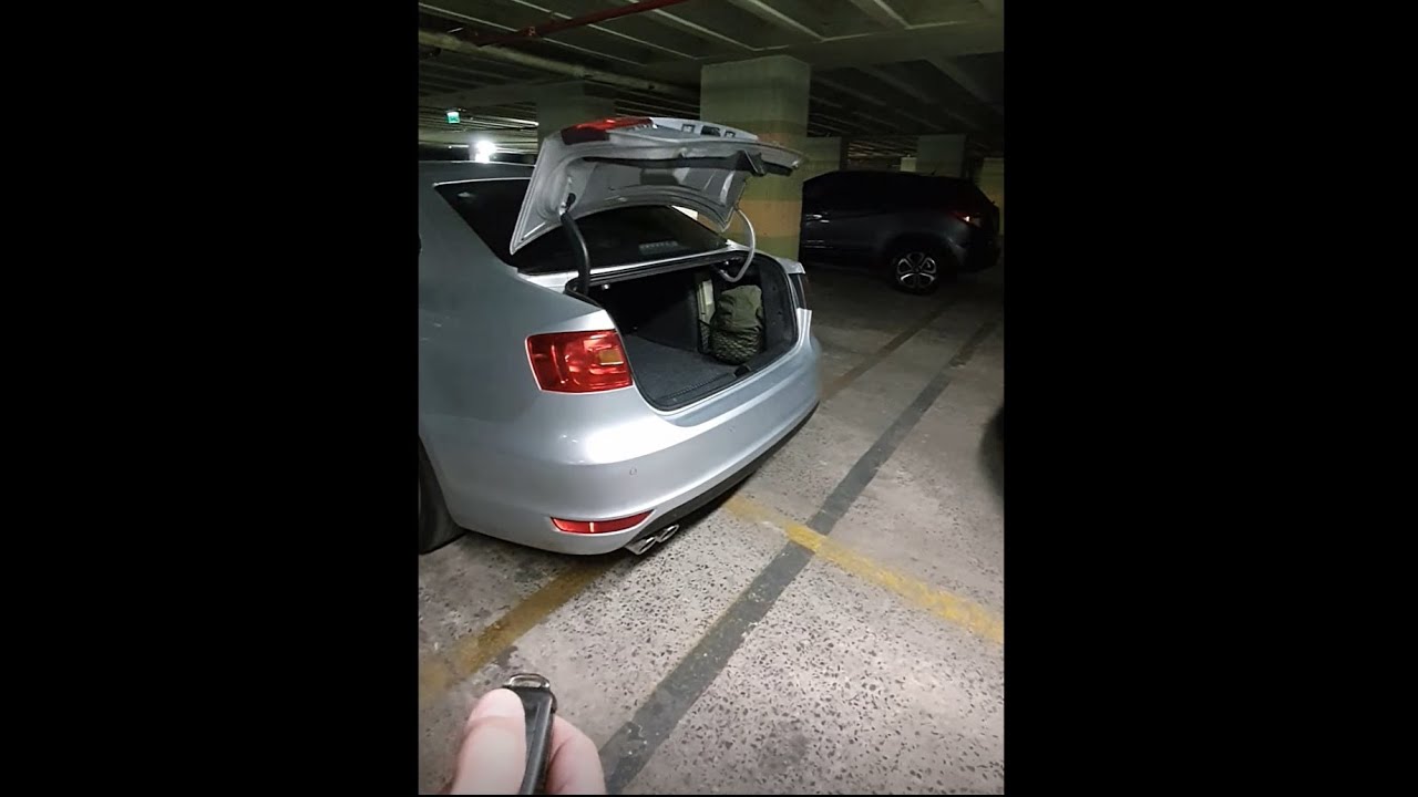 Como Ajustar Resorte Tapa Baul VW Jetta Vento Mk6 para que abra totalmente