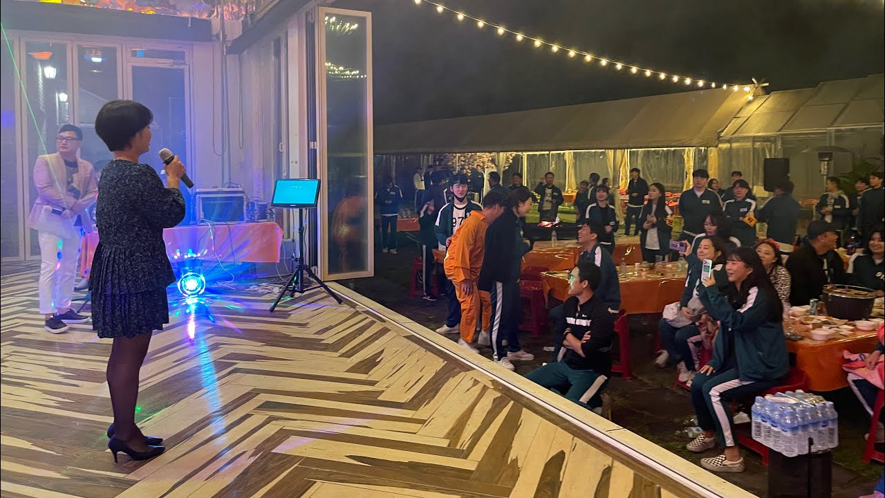 기업 워크샵펜션 단체 노래방 대결 오라버니 인기폭발 단체독채펜션 양평포레스트펜션 대형홀에서