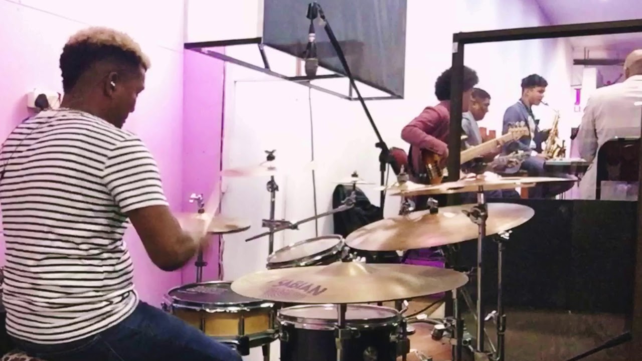 Blink more ster-Ray Basson On Drums