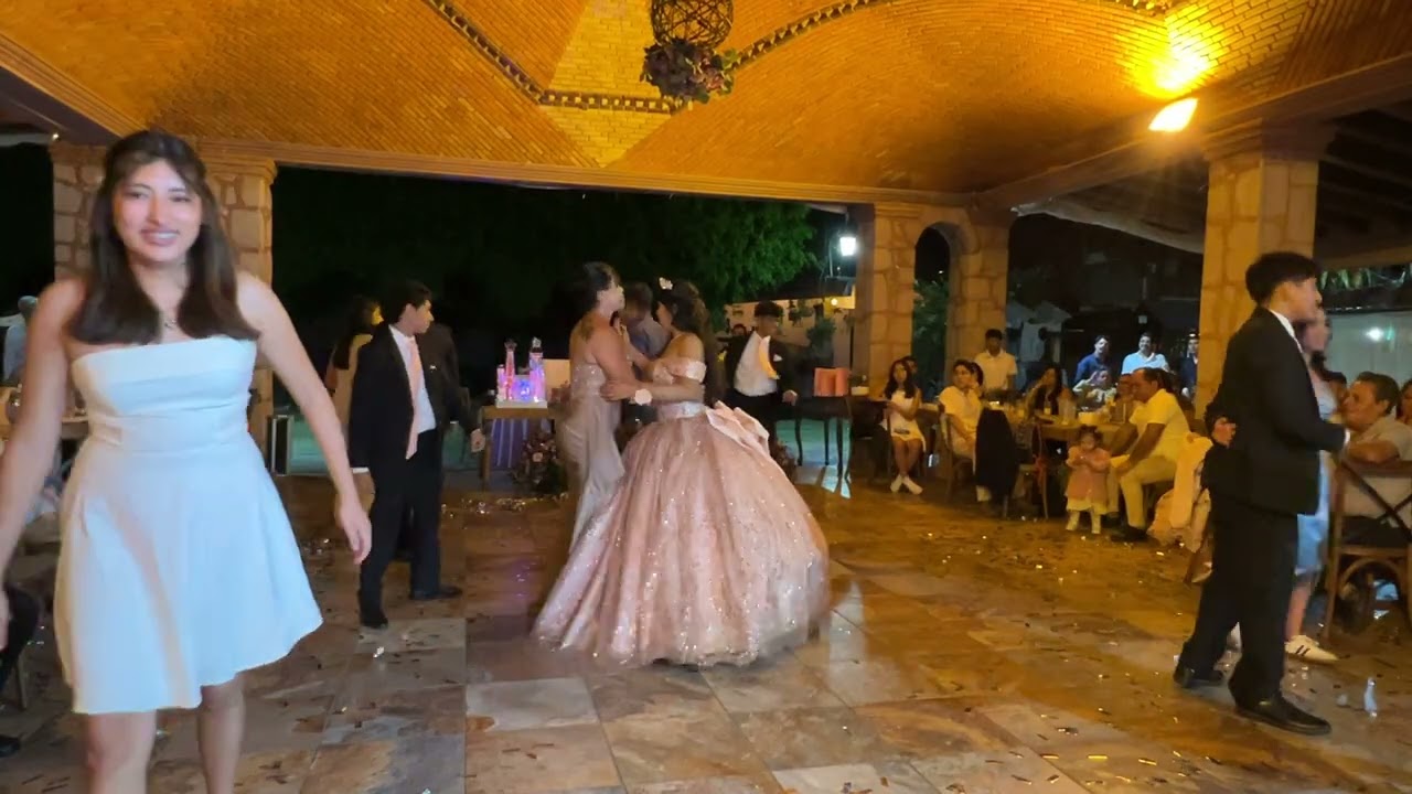 Vals Familiar y Sorpresa con Mamá 
