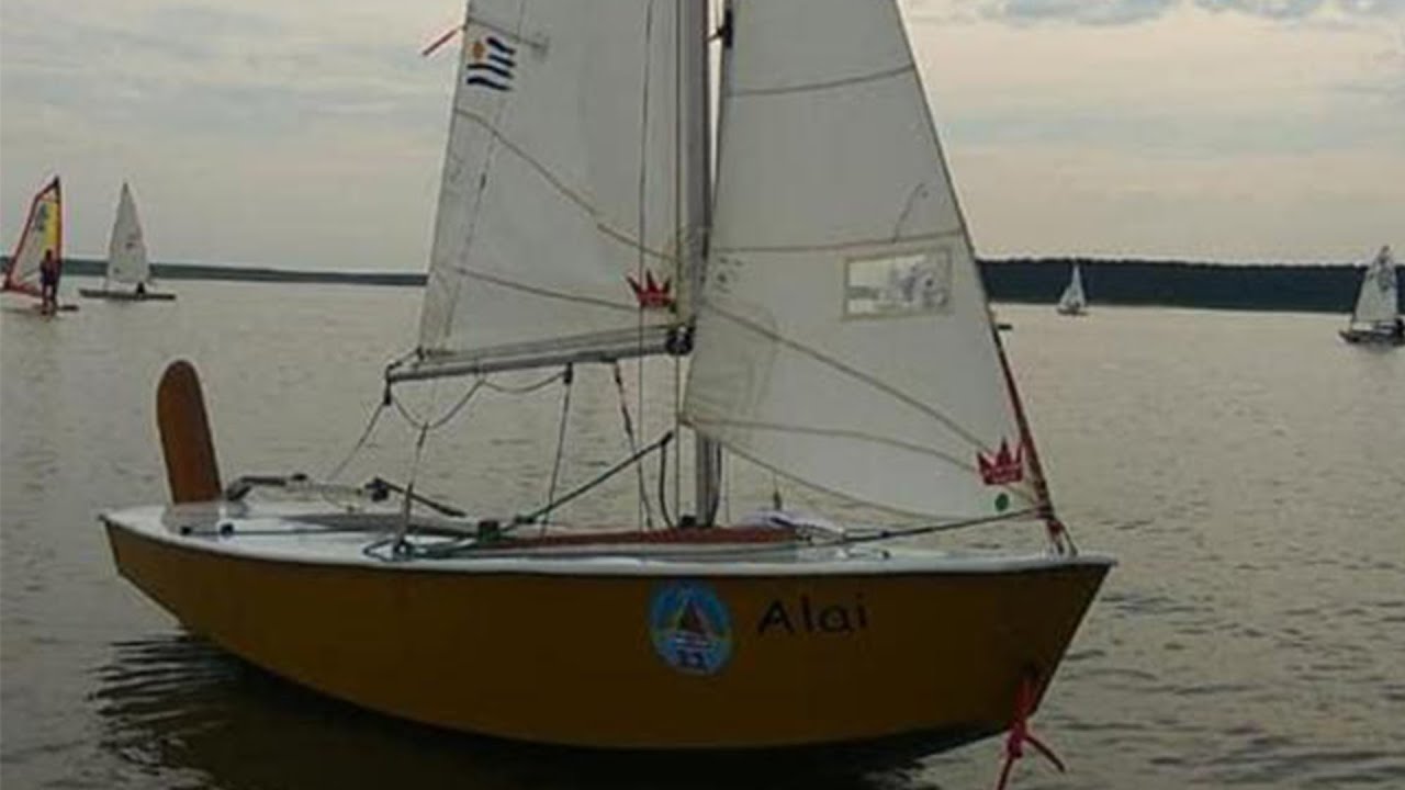 Navegando en vela ligera Cadet se vende