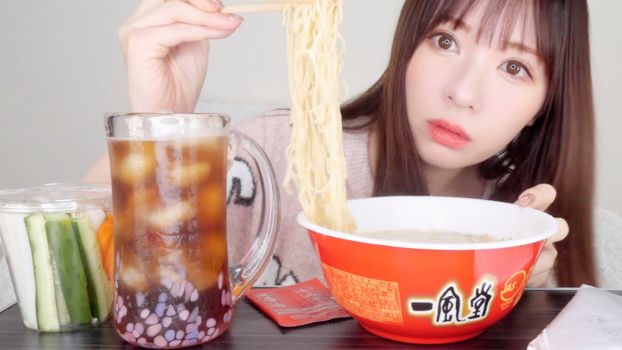 深夜にラーメン食べたくなってコンビニへ走りました