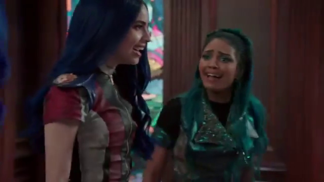Descendants 3 - Evie Tries To Get Everyone To Work Together | Clip #19