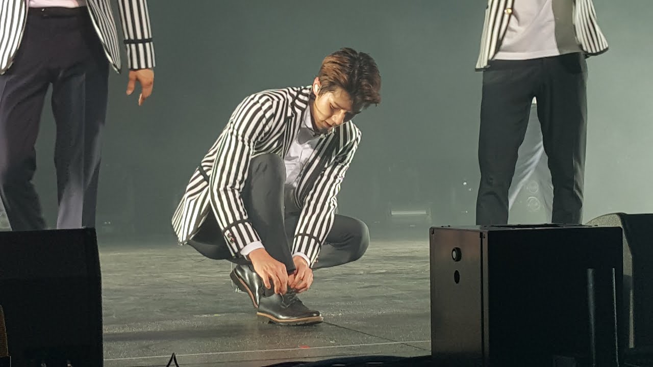 EXO - "Love Me Rightl" EXOPLANET#2 EXO'luXion Dallas 160210