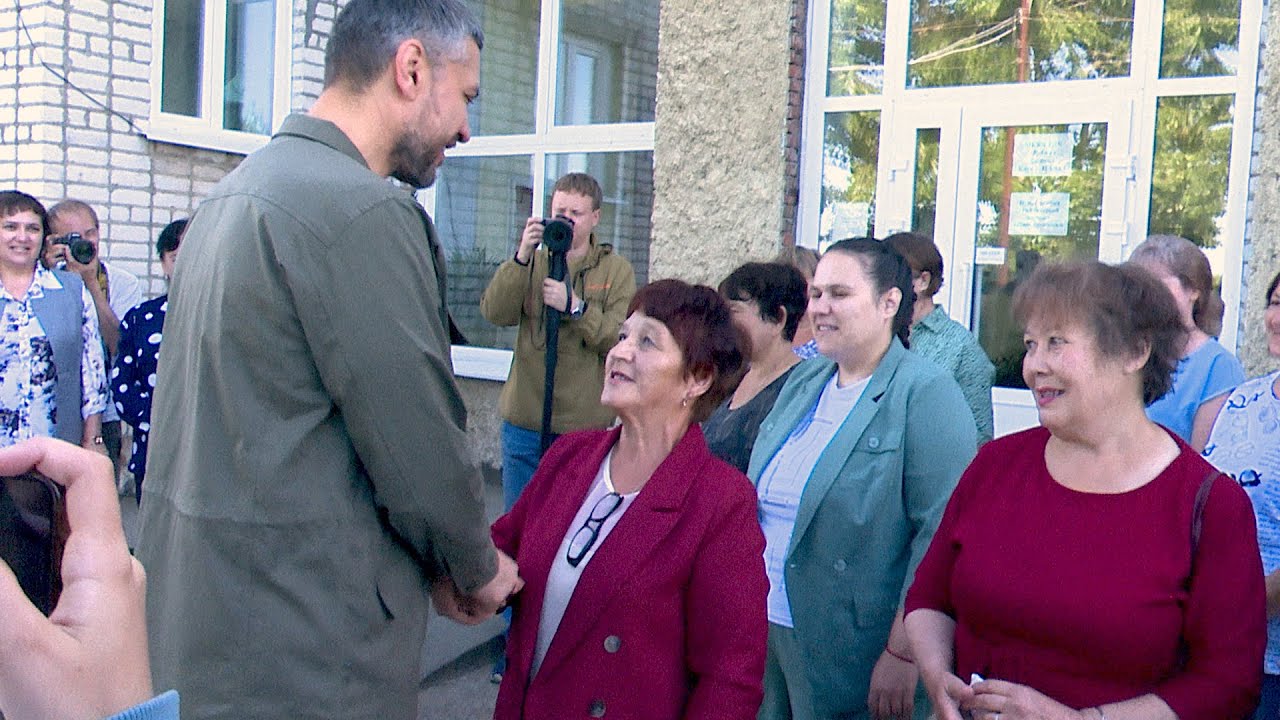 Директор сельской школы приехал к губернатору на мопеде, чтобы попросить деньги на ремонт