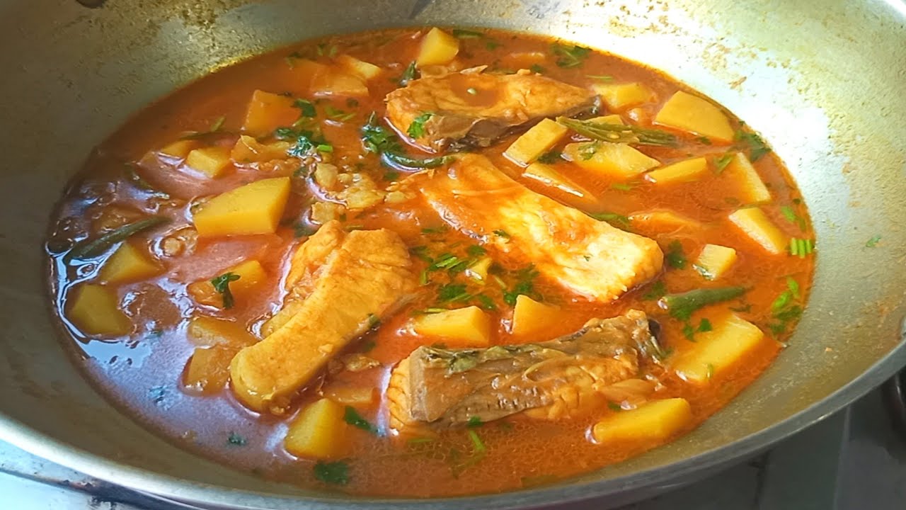 সিম আলু দিয়ে মাছের ঝোল/Fish soup with beans and potatoes । বাঙালি খাবার।।