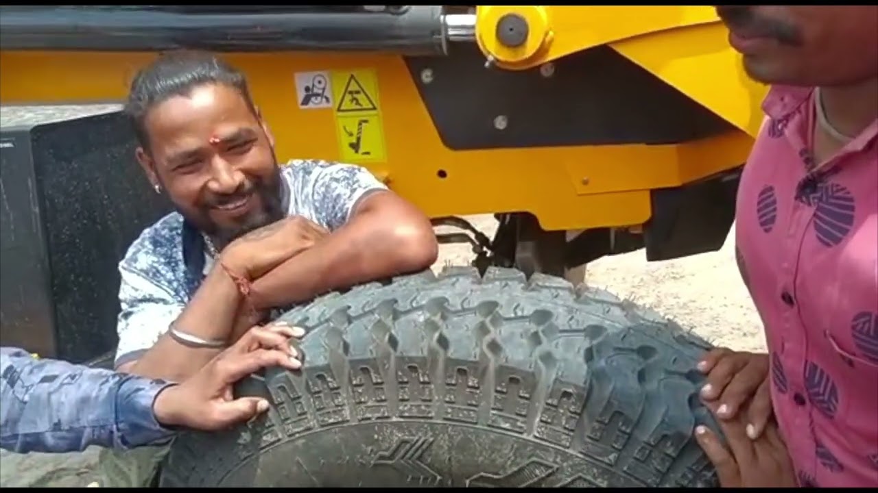 जेसीबी ऑपरेटर व ग्राहकों ने बुल मशीन का डेमो लिया और BULL MACHINE को दिए 10 में से 10 नंबर MP