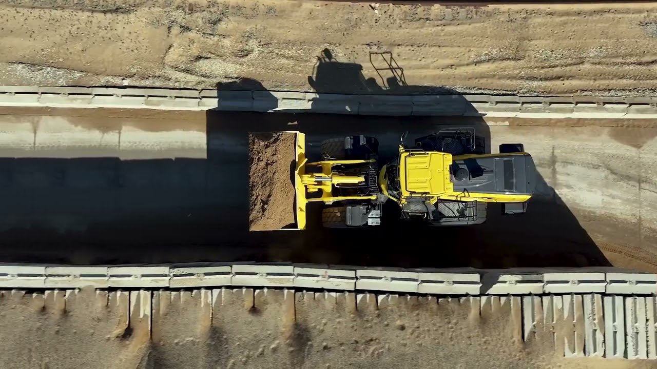 Komatsu WA475-11 is built for comfort and performance