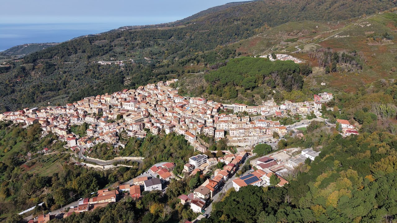 GIZZERIA - In giro per il paese con il drone