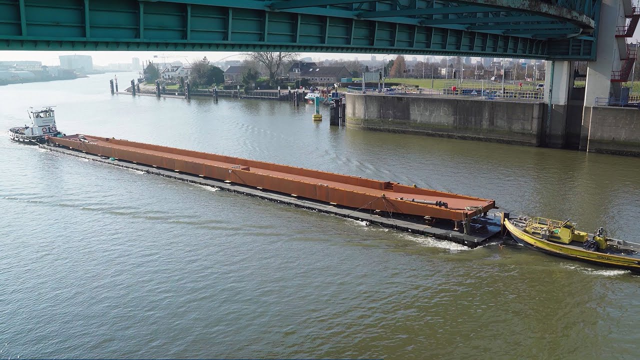 Timelapse transport en plaatsing fietsonderdoorgang Cruquiusbrug
