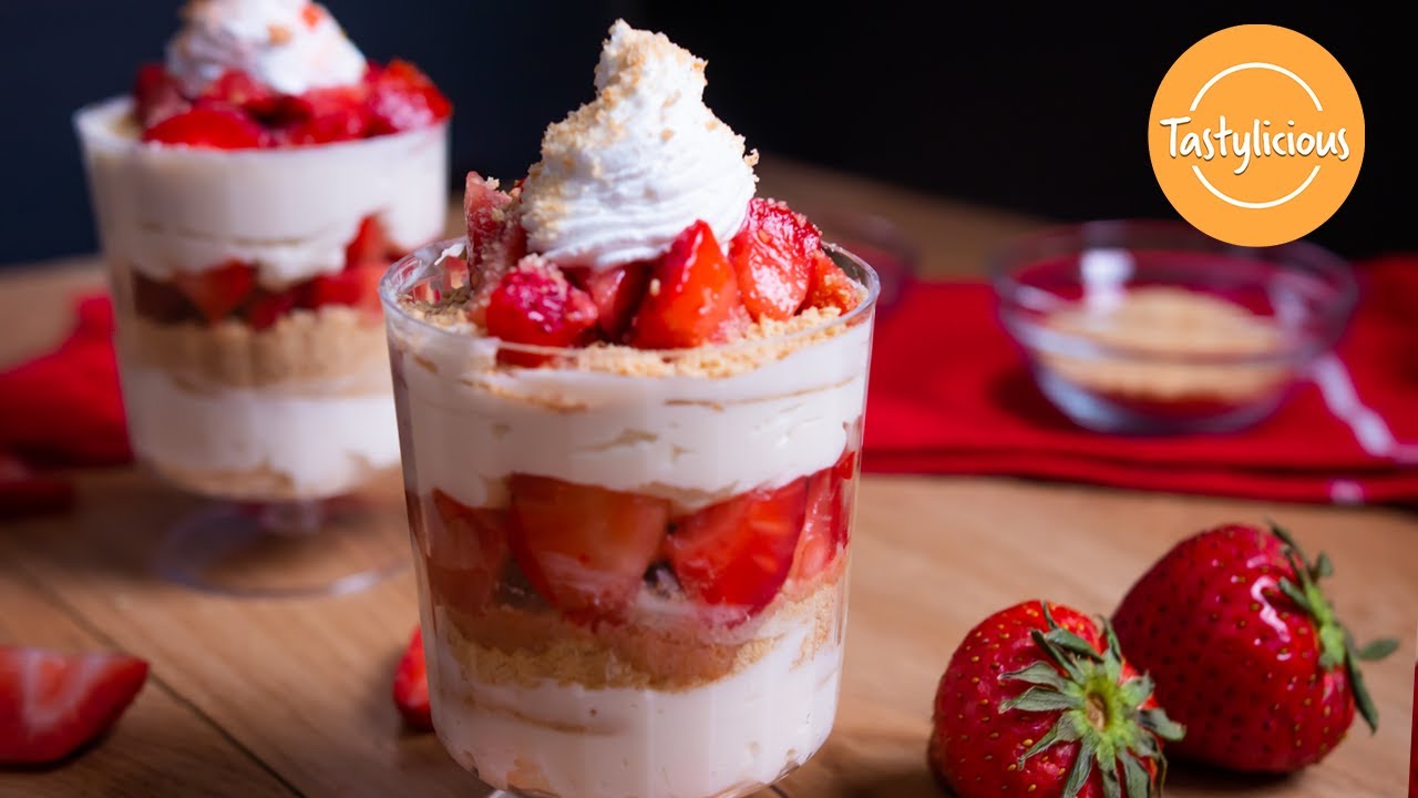Delicious No Bake Strawberry Cheesecake Parfait Recipe | Easy Cheesecake Recipe