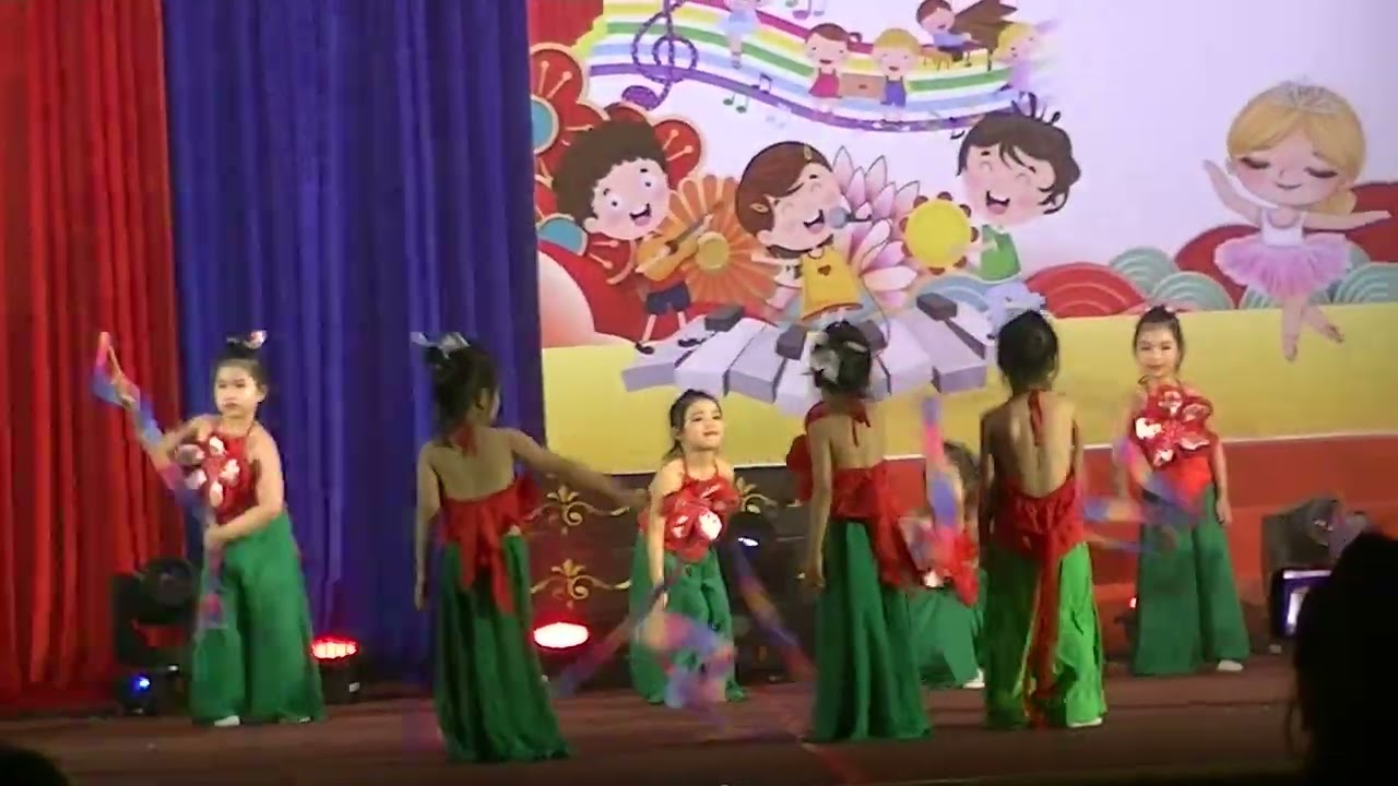 múa lớp lớn 1