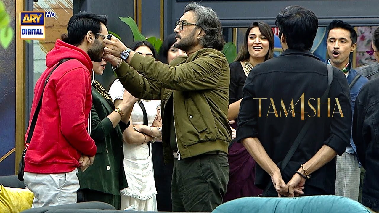 Badshah give his iconic sunglasses to Saif 😎 | Tamasha S4