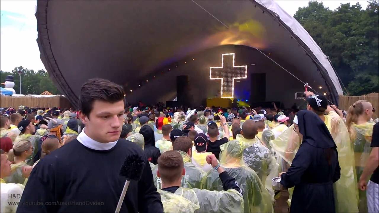 Defqon.1 2016 (2/6), Stage Yellow: Noisekick's The Holy Terror Sitdown.