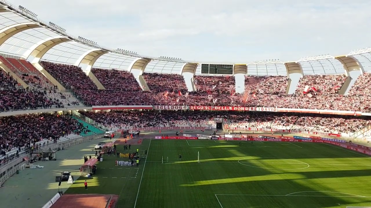 Bari - Frosinone 0-0. Inno del Bari  