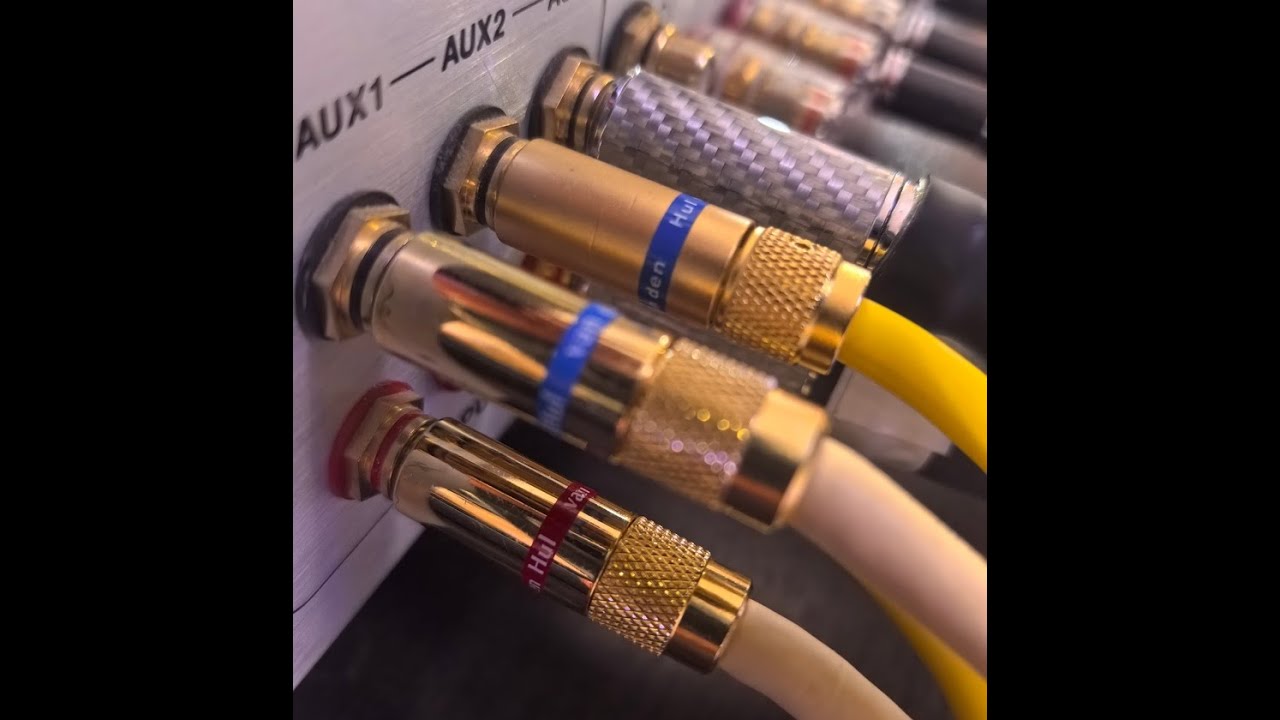 Слушаем фейковый Van Den Hul, потом оригинал, потом кабель от Vic Yar. Межблоки, RCA.