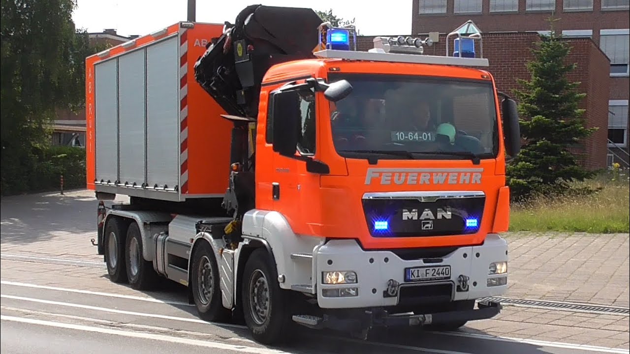[Mit ALARM zur WACHE] Berufsfeuerwehr KIEL | L&ouml;schzug, WLF-Kran und mehr!