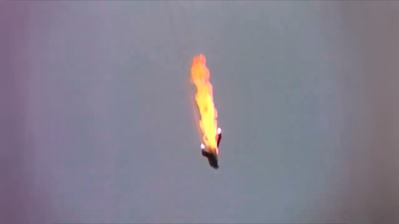 Случайный взлет с крыльями, все еще сложенными пополам