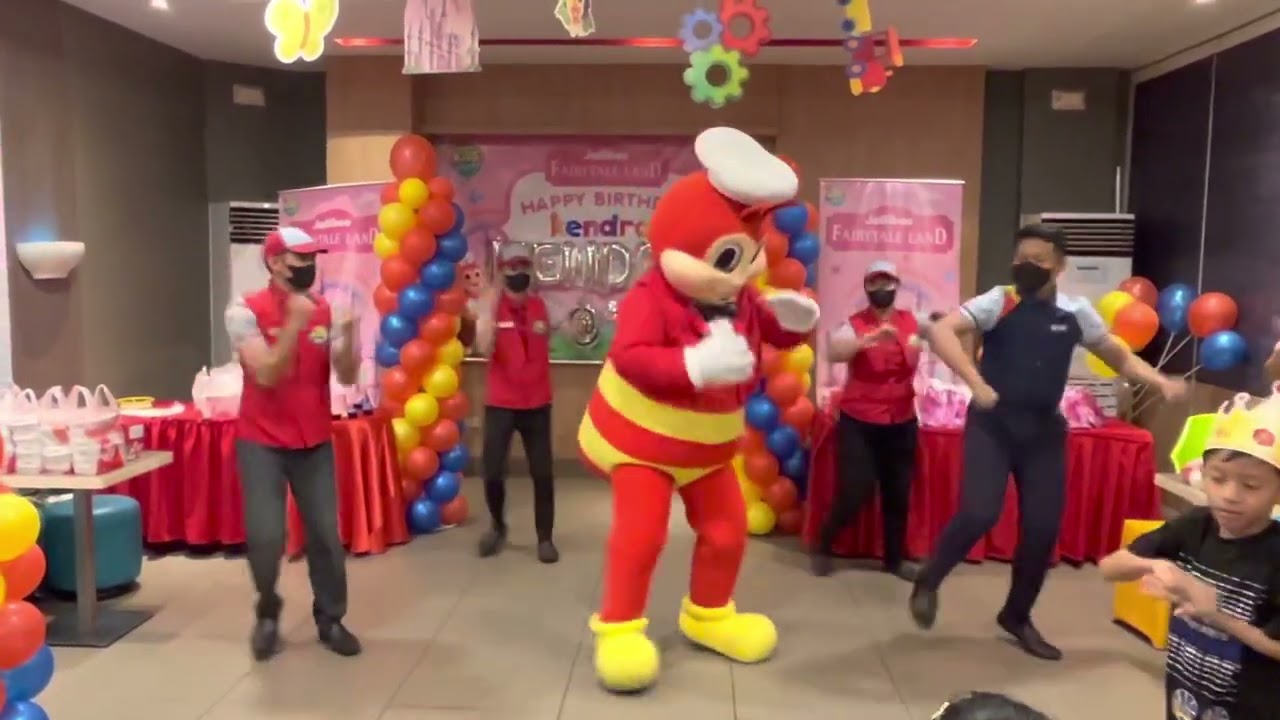 Jollibee iba ang sarap at saya sa jollibee