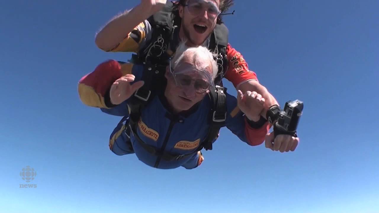 90-year-old Quebec man skydives to fulfill decades-old vow