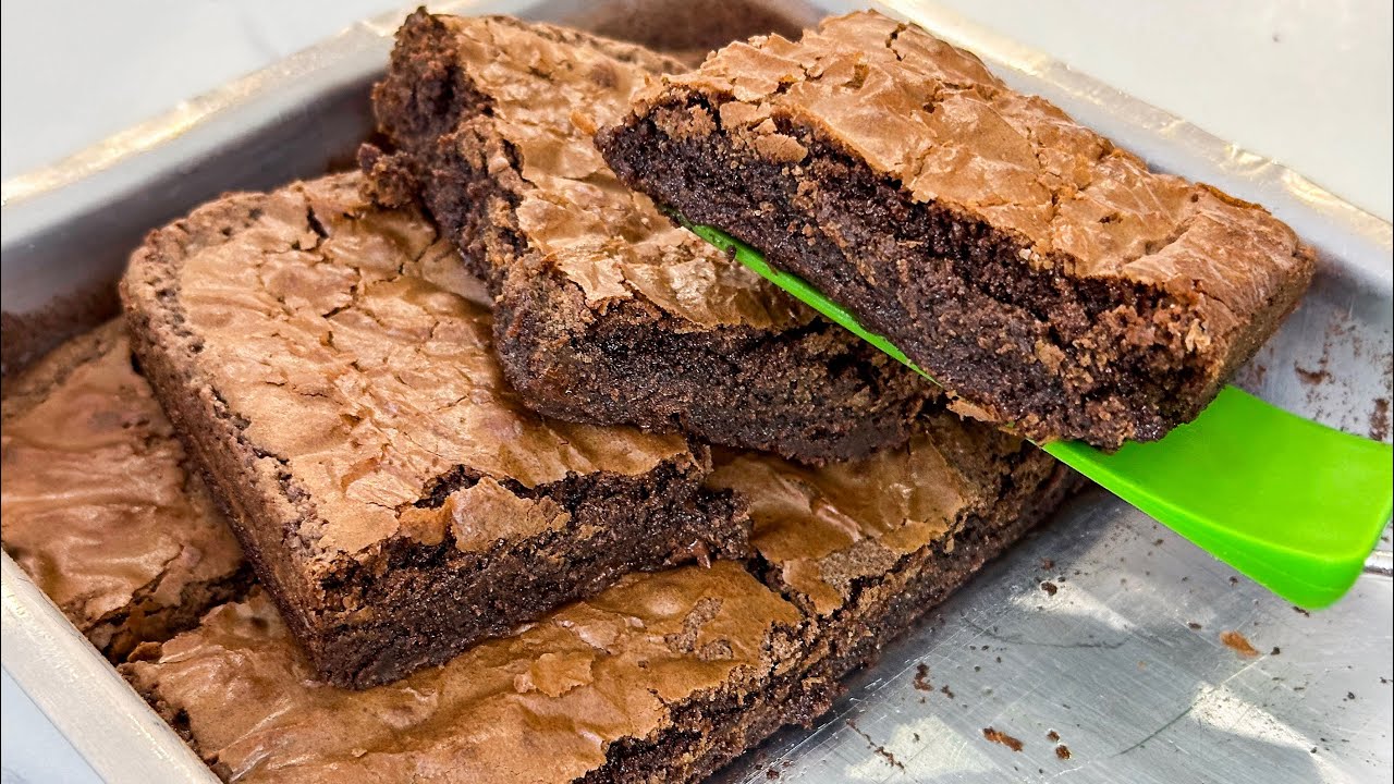 O MELHOR BROWNIE QUE EU JÁ COMI | BROWNIE DE NESCAU MOLHADINHO, FÁCIL E ECONÔMICO | Gabriel Freitas