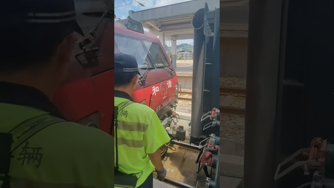 Locomotive linking carriage operation #automobile #xcavator #offroad