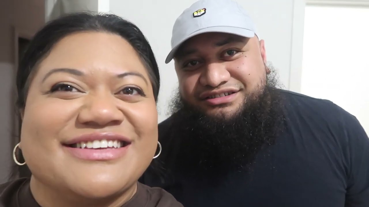 WEEKLY VLOG 12 - 2023 | We find out who is better at samoan | Home cooking
