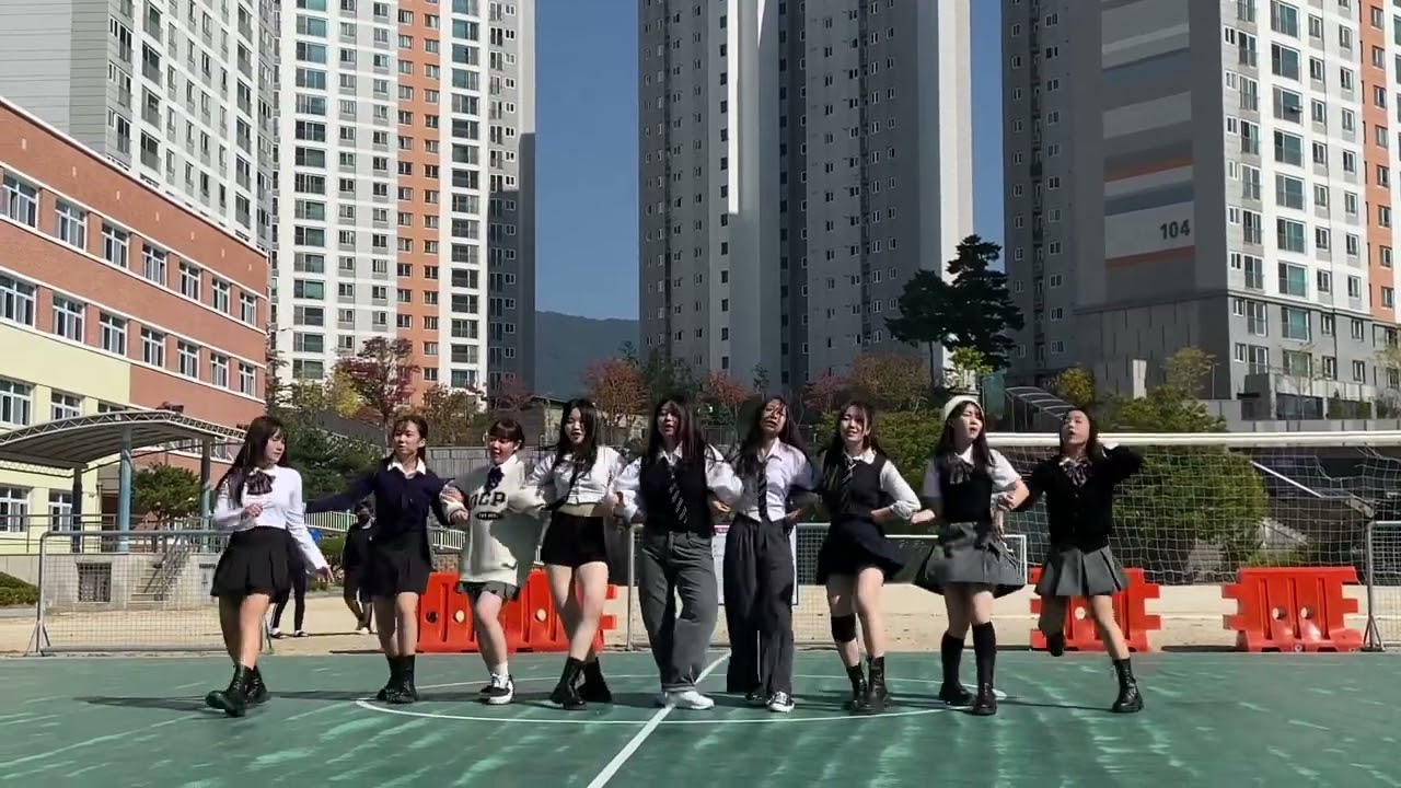 2022 금천중 댄스부 공연 - 트와이스 What is Love?