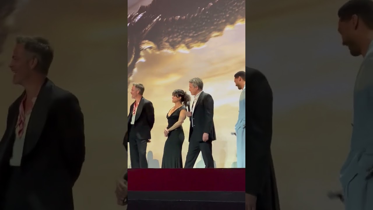 Hugh Grant répond aux questions à l'avant-première de Donjons et dragons au grand rex