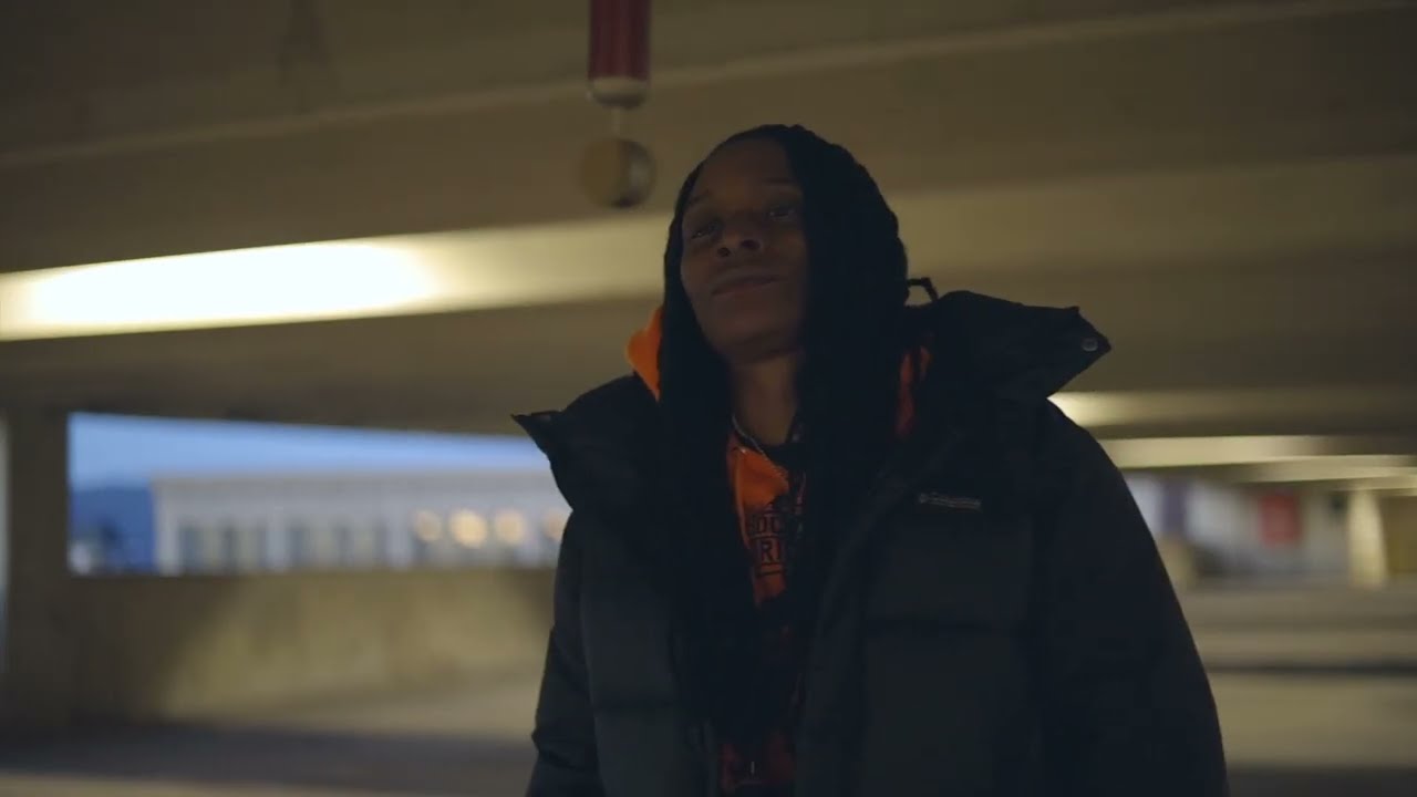 Tray Dot - Moody (Official Mic Performance) Directed By KoloTv